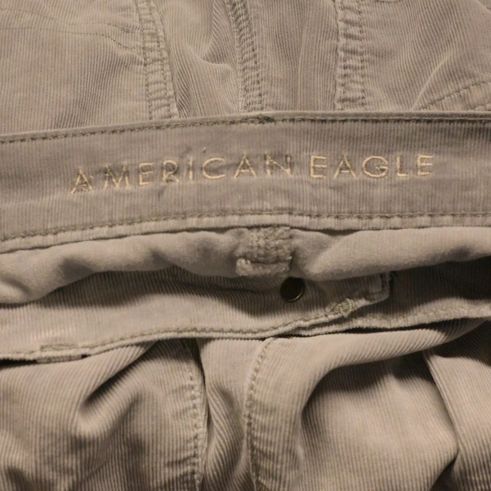 American Eagle Women's Gray Corduroy Mom Jeans Size 4 29x27